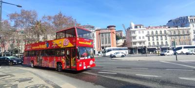 Autobus wycieczkowy w Lisbonie