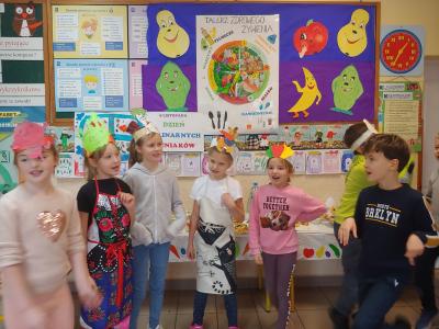 Dzieci śpiewają piosenki o zdrowym odżywianiu