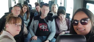 Nauczyciele w busie w drodze na lotnisko na Malcie