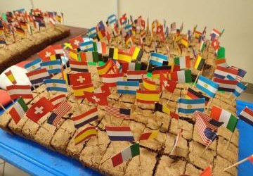 Ciasto z kolorowymi europejskimi flagami Ciasto z kolorowymi europejskimi flagami