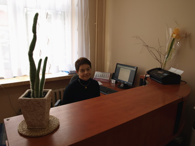 Sekretarz szkoły - pani Jolanta Karp