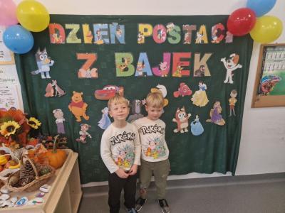 Chłopcy w koszulkach pokemon.jpg