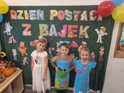 Dzieci w strojach 3.jpg