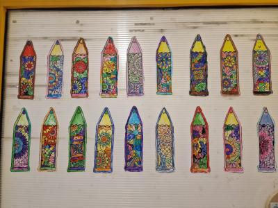 Wystawa prac w Dniu Kredki.jpg