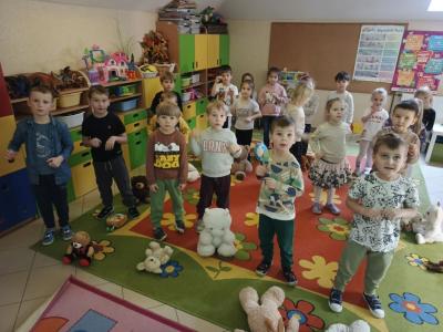 taniec dzieci z misiami (1).jpg