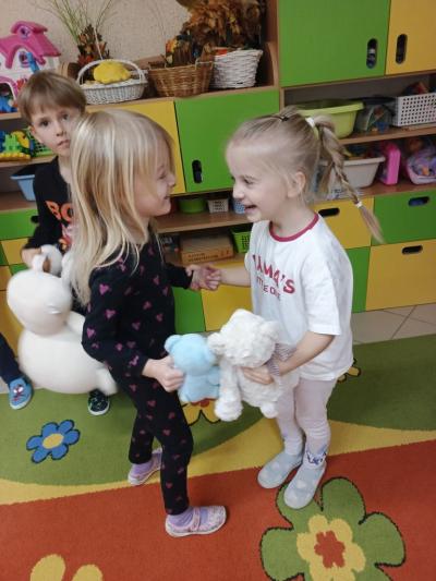 taniec dzieci z misiami (2).jpg