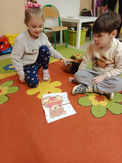 układanie puzzli misiów (1) (1).jpg