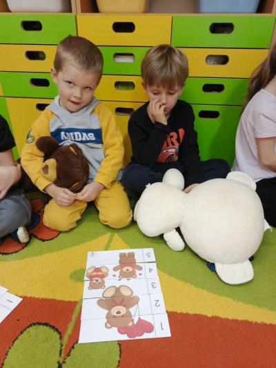 układanie puzzli misiów (3).jpg