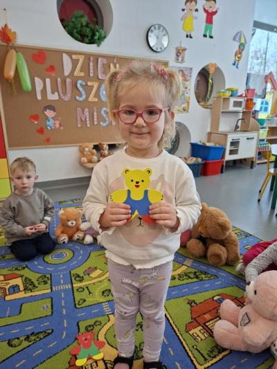 dziewczynka z misiem.jpg