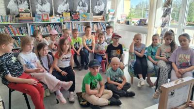 3. Skrzaty w Bibliotece Publicznej w Libuszy.jpg