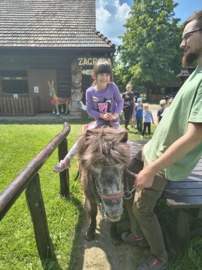 dziecko na koniku 4.jpg