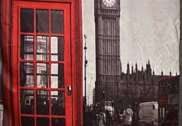 Czerwona londyńska budka telefoniczna oraz big ben.
