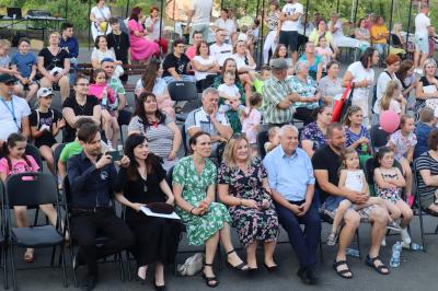 Piknik Rodzinny Binarowa  zebrana publiczność