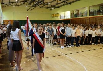 Uroczystość zakończenia roku szkolnego w hali gimnastycznej ZSP w Libuszy.