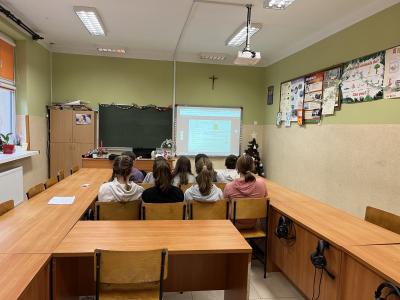 klasa 5b podczas spotkania online