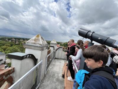 klasa 5 spogląda na panoramę Sandomierza