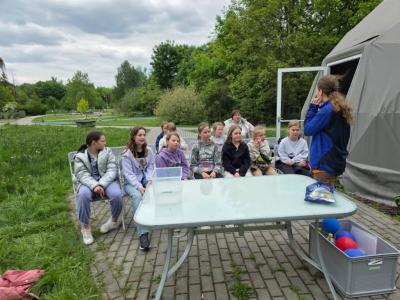 Uczniowie w czasie warsztatów chemicznych