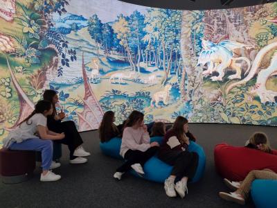 Uczniowie w czasie zwiedzania Centrum Nauki Cogiteon