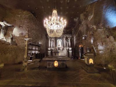Uczniowie w czasie zwiedzania kopalnii soli w Wieliczce