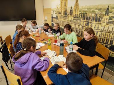 Grupa projektowa na zajęciach kreatywnych