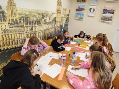 Grupa projektowa na zajęciach kreatywnych