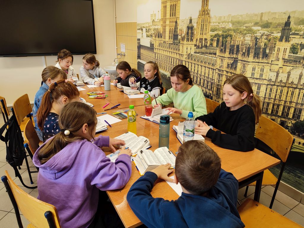 Grupa projektowa na zajęciach kreatywnych Grupa projektowa na zajęciach kreatywnych