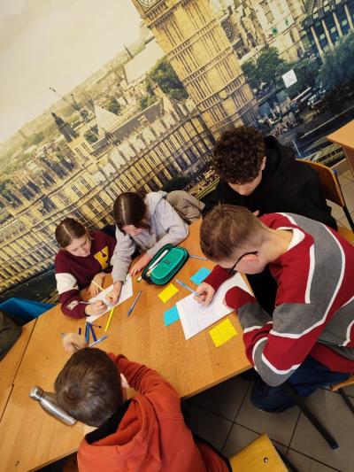 Projektowe zadanie w grupach.