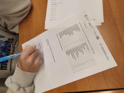 Uczeń wykonuje zadanie projektowe