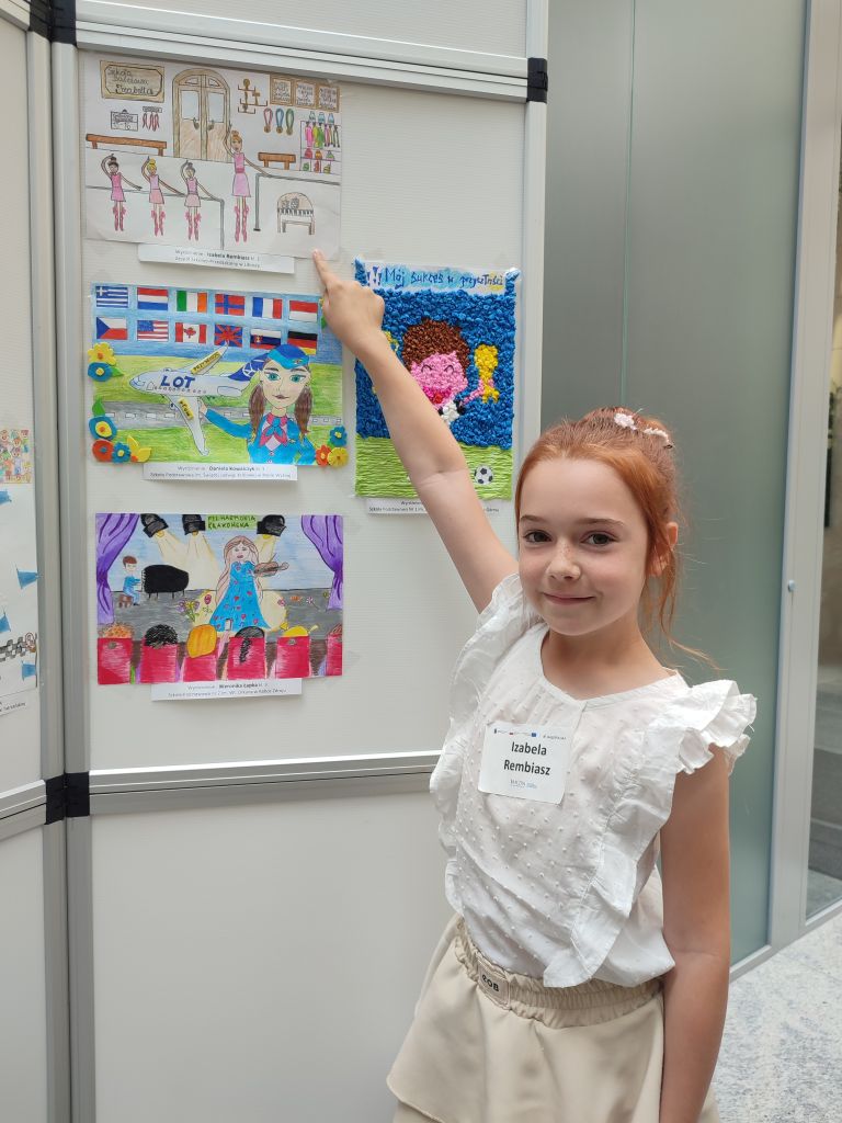 Izabela Rembiasz prezentujaca swoja pracę Izabela Rembiasz prezentujaca swoja pracę