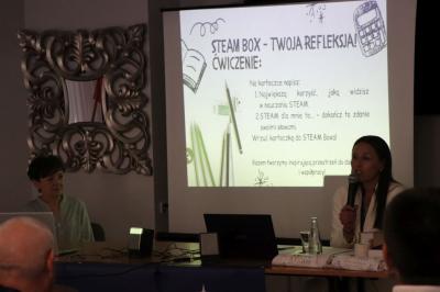 Konferencja STEAM - koordynator prezentuje działania projektowe
