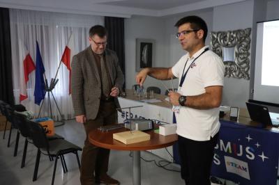 Konferencja STEAM -wprowadzenie do eksperymentu.