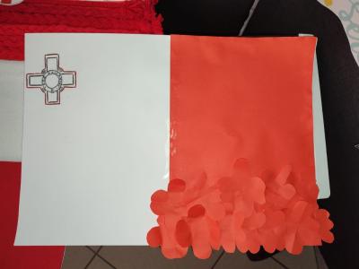 Flaga wykonana przez uczniów w ramach konkursu z okazji Dnia Języków Obcych