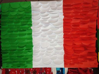 Flaga wykonana przez uczniów w ramach konkursu z okazji Dnia Języków Obcych
