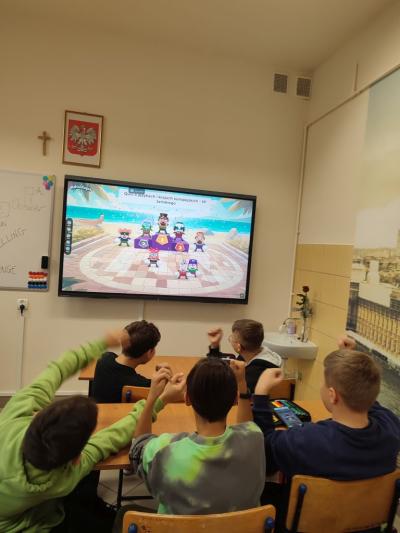 Rozwiązujemy quizy wiedzy o krajach anglojęzycznych