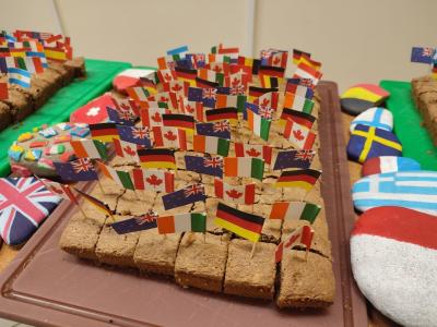 Ciasto z kolorowymi europejskimi flagami