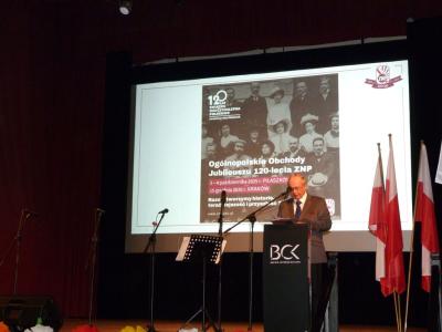 Jubileusz 120 lat ZNP. Wystąpienie pana Włodzimierza Makuły - prezesa ZNP oddział Biecz na temat historii ZNP.