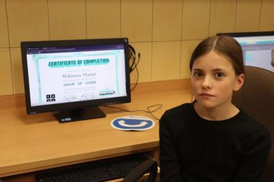 Uczniowie kodują gry na platformie code.org