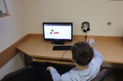 Uczniowie projektują w programie tinkercad