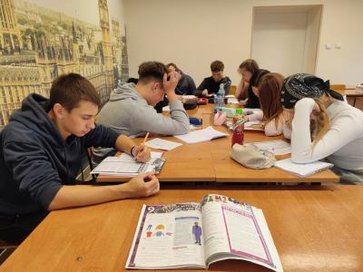 14. Uczniowie w czasie zajęć Youngster.jpg