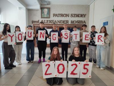 Grupa ucznió biorących udział w programie Youngster