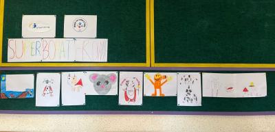 wystawa prac plastycznych super bohaterów zwierząt