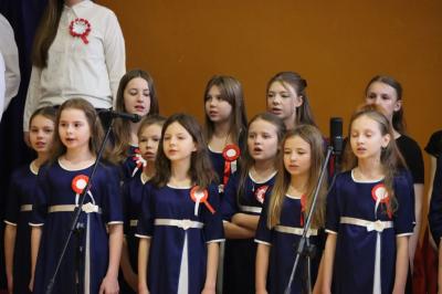 Występ chóru szkolnego