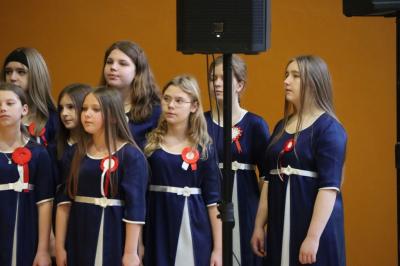 Występ chóru szkolnego