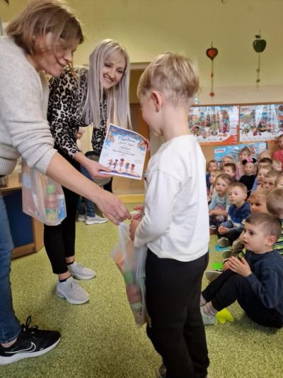 wręczenie nagród i dyplomów uczestnikom konkursu