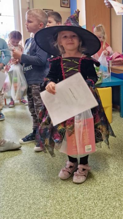 wręczenie nagród i dyplomów uczestnikom konkursu