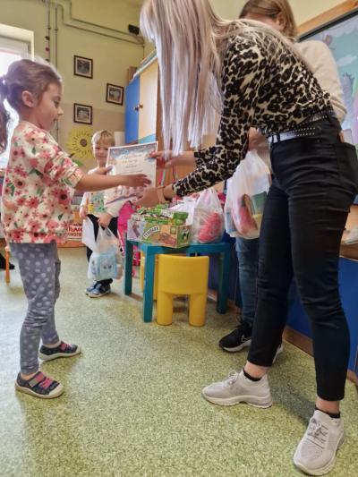 wręczenie nagród i dyplomów uczestnikom konkursu