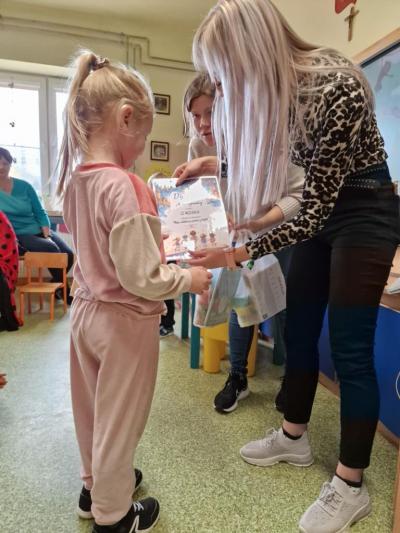 wręczenie nagród i dyplomów uczestnikom konkursu