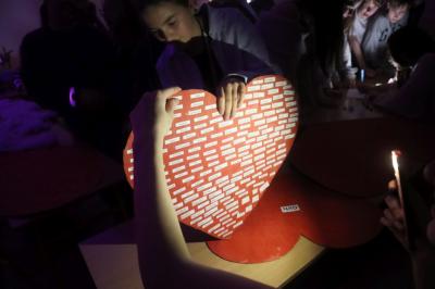 Uczniowie w sali wróżb