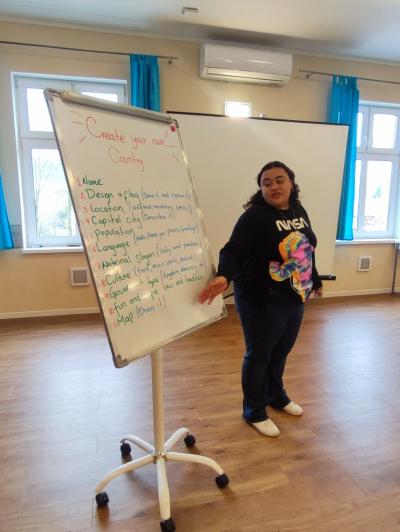 Wolontariusz prowadzący zajęcia