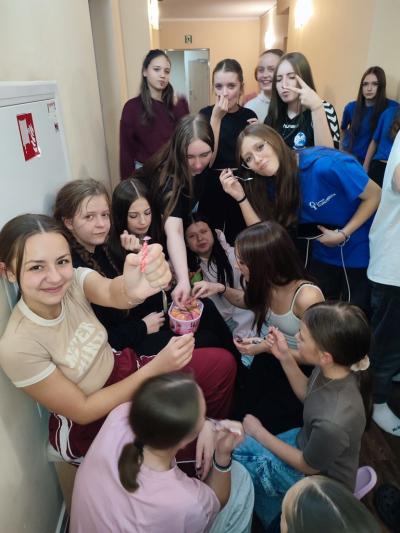 Przyjęcie urodzinowo-imieninowe w czasie obozu EuroWeek